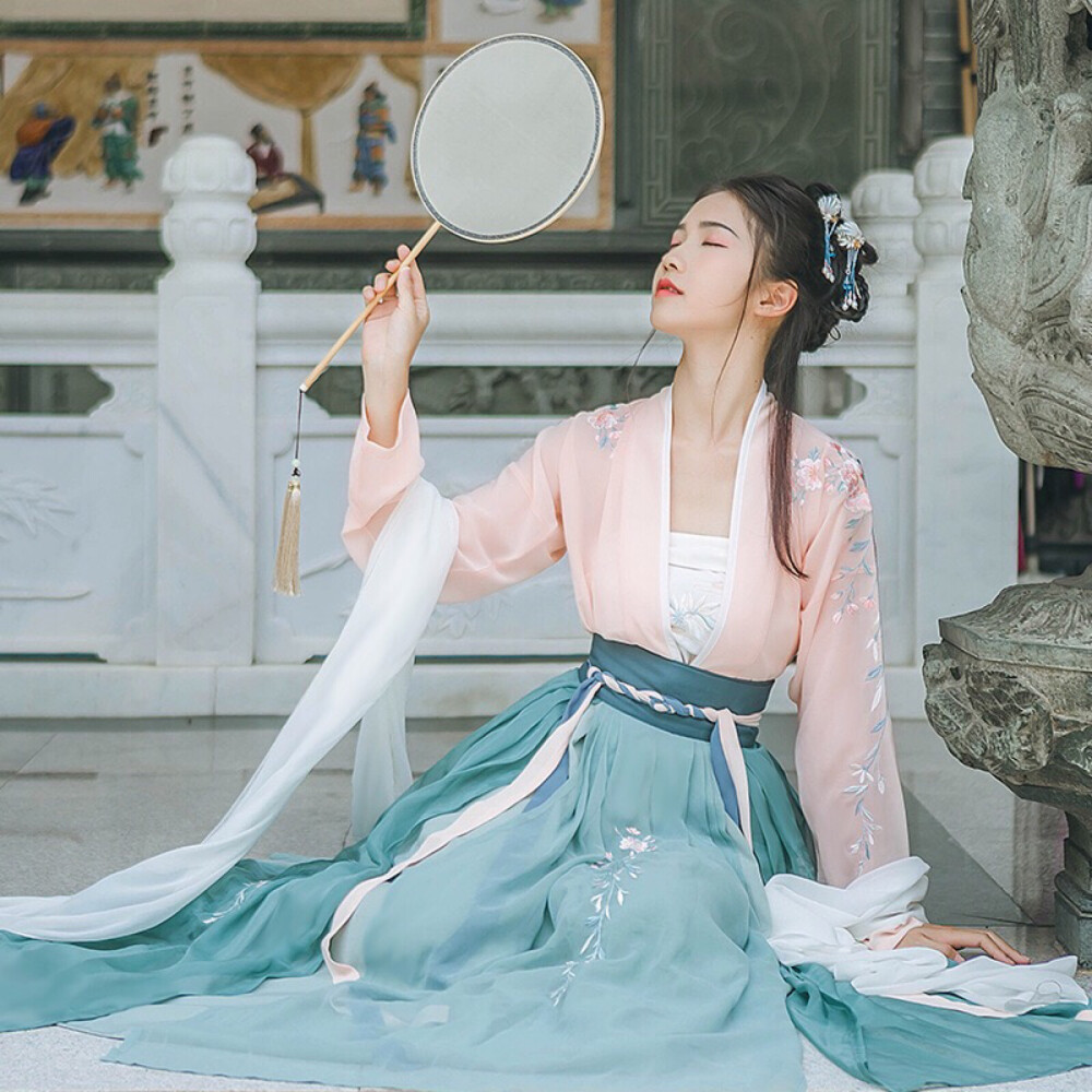 汉服萌新如何判断汉服真假,萌新入坑汉服有什么推荐