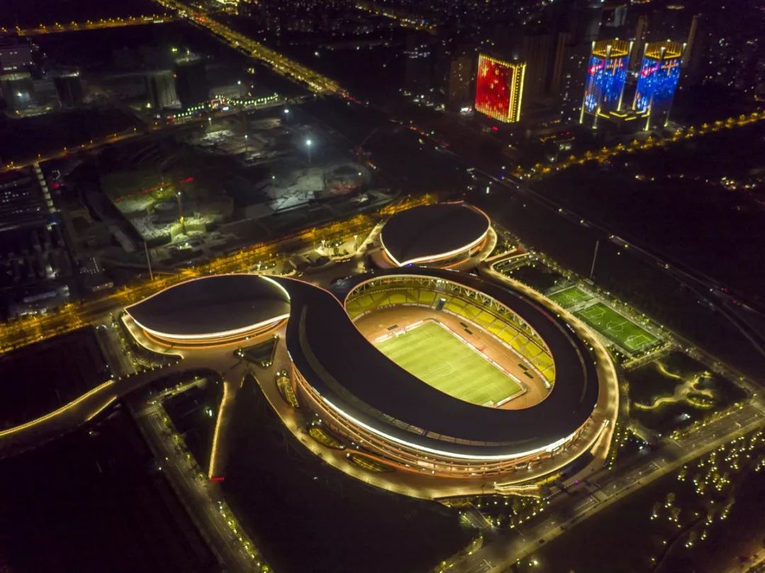 行路难不忘报国,中超球队体育场