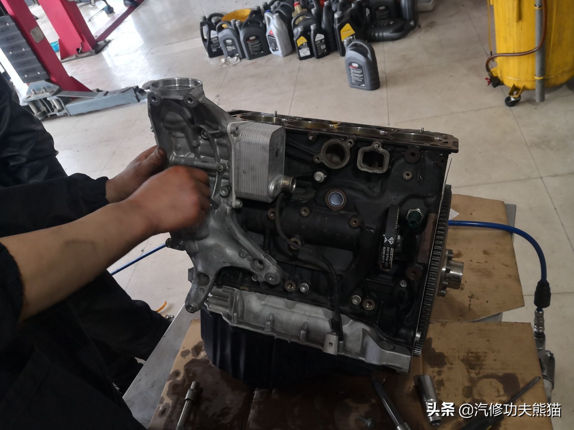 奥迪为何不能解决发动机烧机油,奥迪q5lea888三代发动机烧机油么