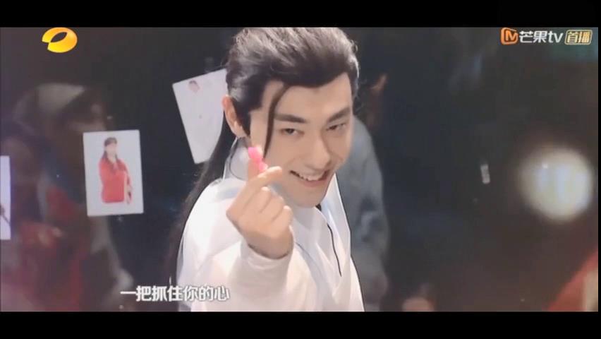 邓伦可爱集锦，面膜伦，傻鸟伦，看了让你心情好起来的小奶伦