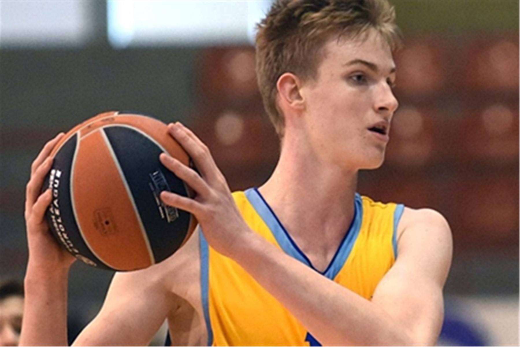 凭什么能击败中国？18岁波兰新星父亲坐轮椅打球教会他何为不屈