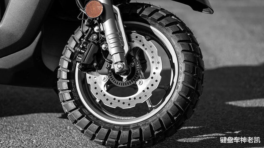 雅马哈zuma试驾视频,全新跨界冒险踏板zuma祖玛