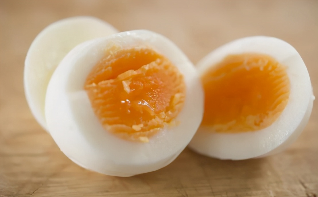 煮熟鸡蛋孵小鸡真的假的,煮熟的鸡蛋也能孵小鸡