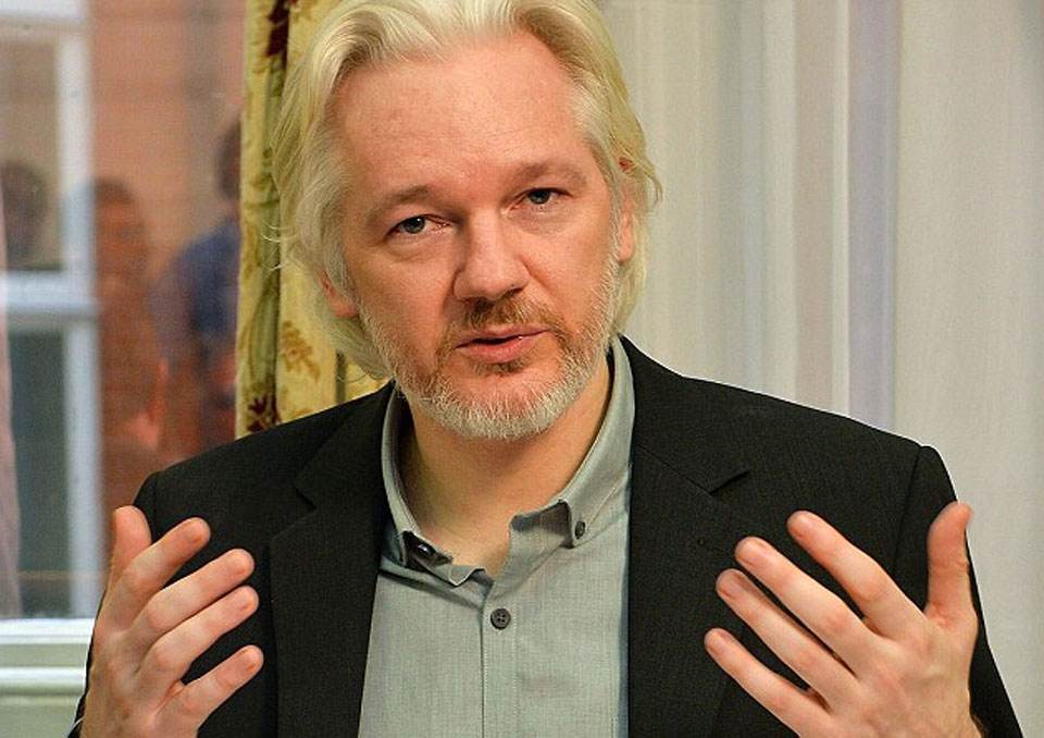 阿桑奇的母亲,阿桑奇母亲访谈