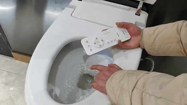 花洒马桶淋浴房怎么选？小编深挖市场，详解产品和报价