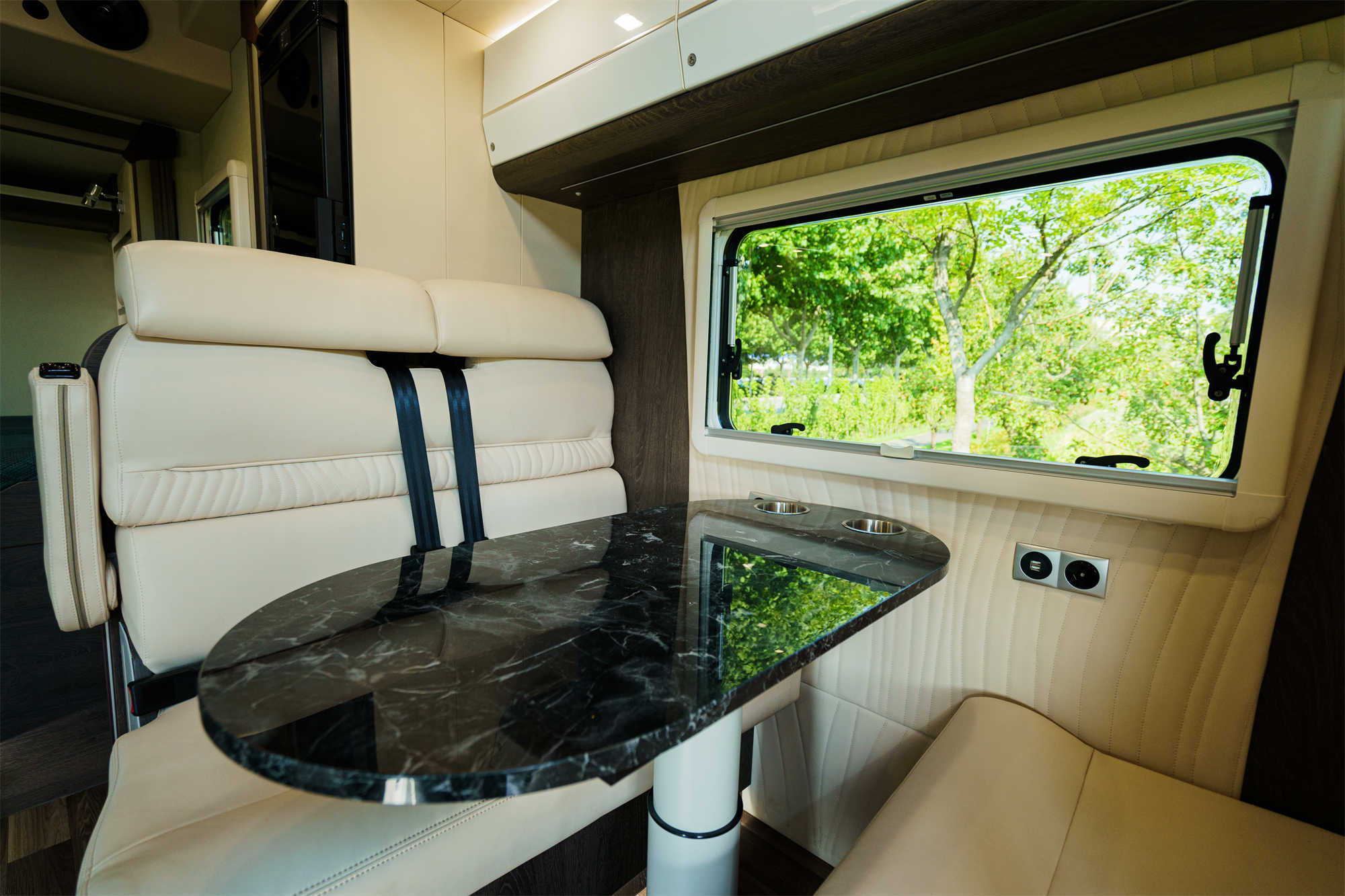 宇通c670房车最新款,宇通房车c553