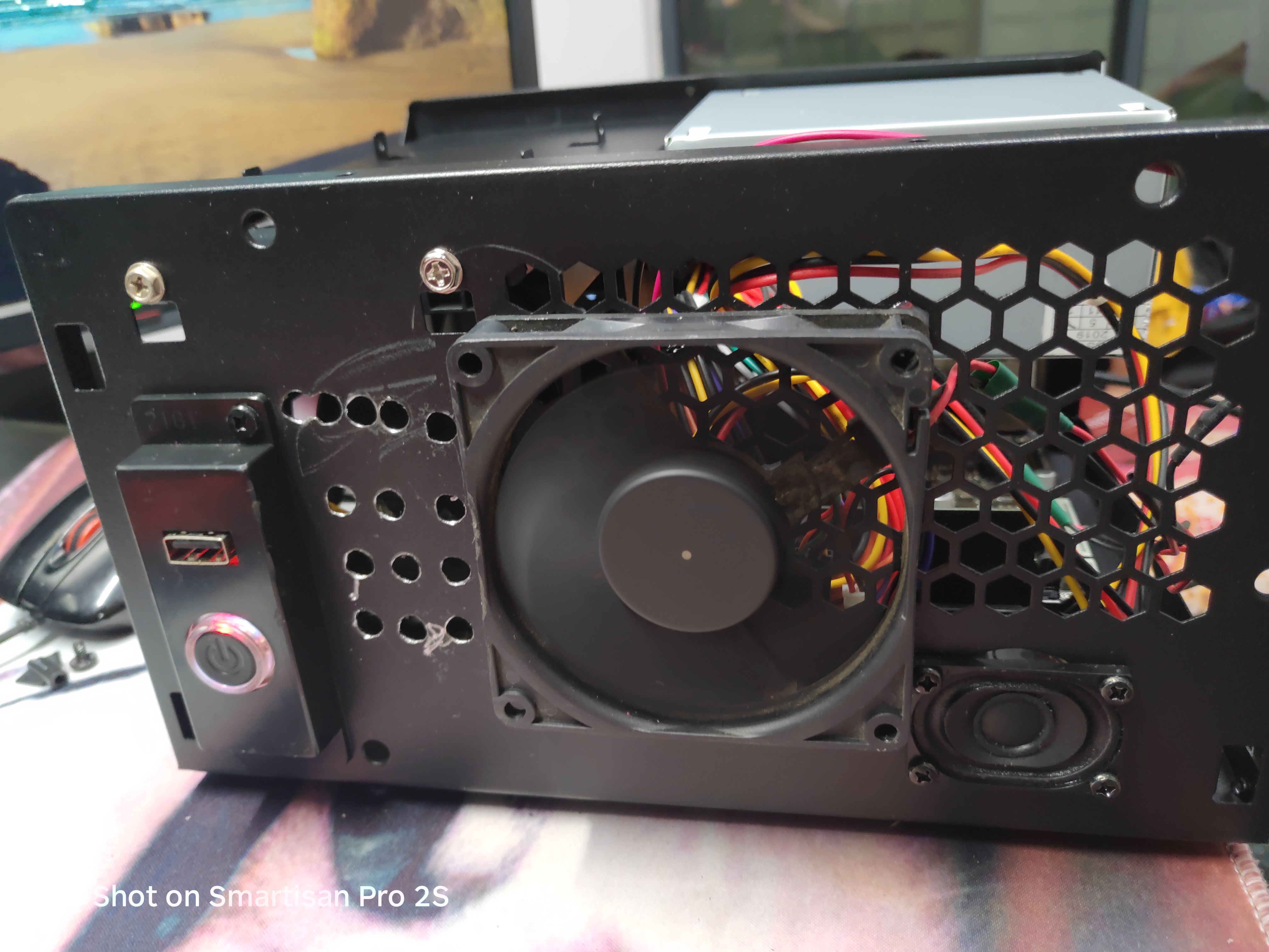 日常捡垃圾：60块包邮sinoc小机箱送电源和音响，真香？