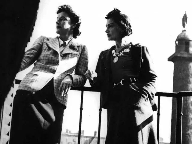 闻香识女人中提到的香水品牌,闻香识女人讲了一个什么故事