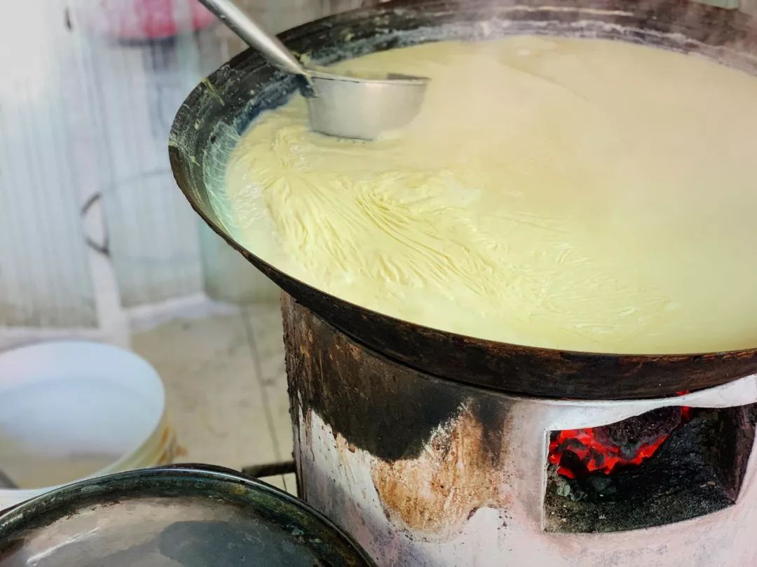 卤水点豆腐根据什么原理,为什么卤水点豆腐点出来是浑的