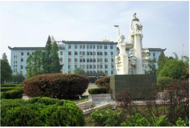 江西这4所师范大学，报考只需二本分数，专业实力强，而且好就业