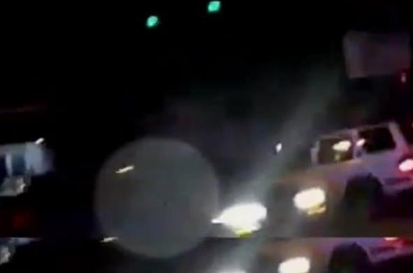 小朋友高速上不系安全带被甩出车,小孩没系安全带被甩出车视频