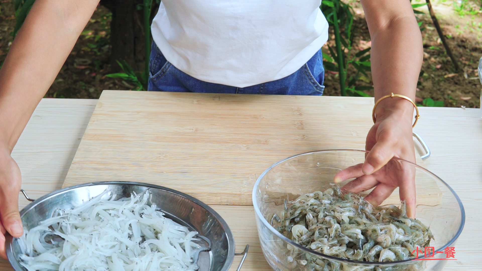 淅川县特色美食炸河虾银鱼,油炸小鱼虾怎么做好吃