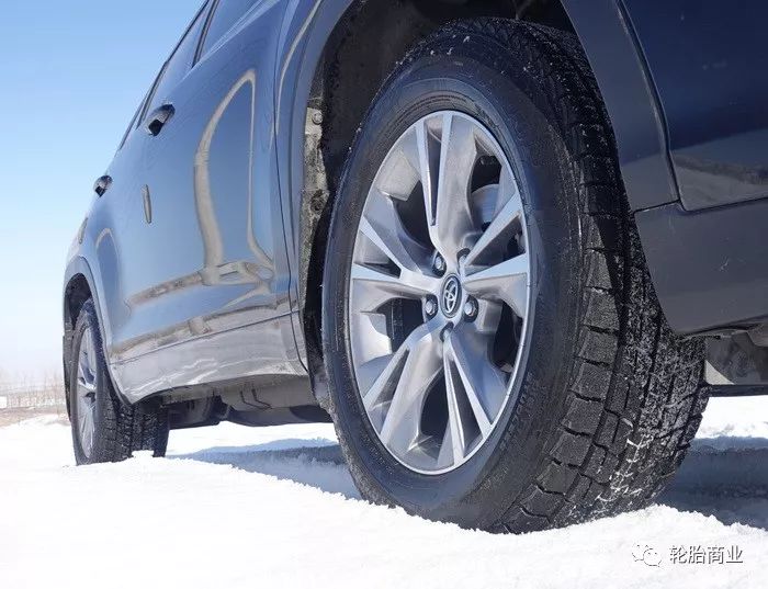邓禄普雪地胎测评,邓禄普全地形轮胎冰雪路面
