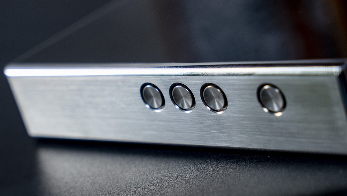 iBassoDX300MAX*放播**器上手玩：这就是便携音频的“关底BOSS”