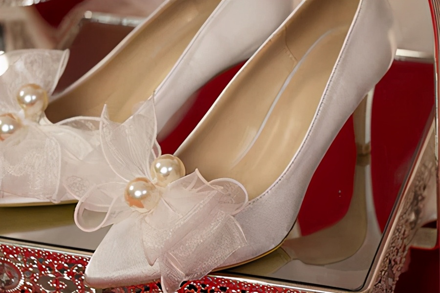 结婚婚鞋穿什么颜色最好,结婚婚鞋什么样的合适