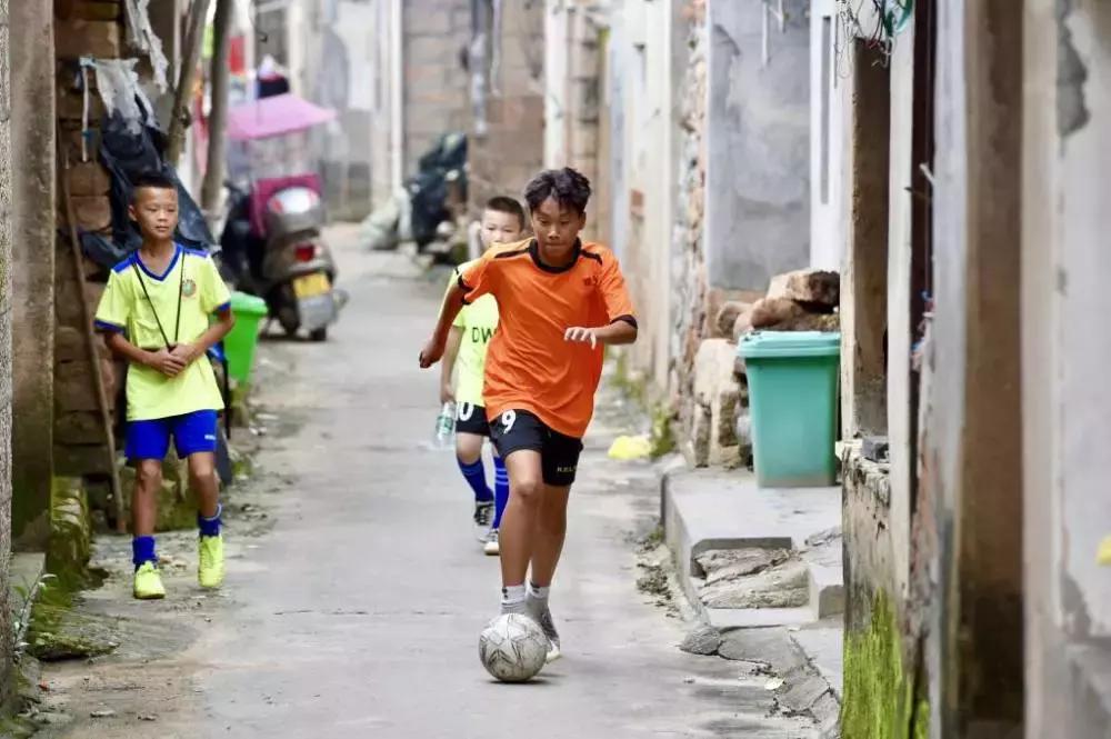 人民网追风少年,追风少年新华社