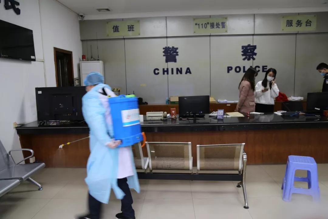 到抗疫一线医护人员需要什么条件,走到一线去抗击疫情