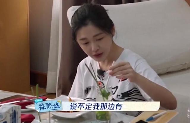 小s女儿买潮服片段,小s女儿穿衣服