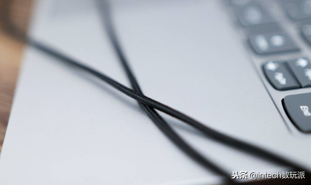 造型特别的入耳耳机,造型比较好看的耳机