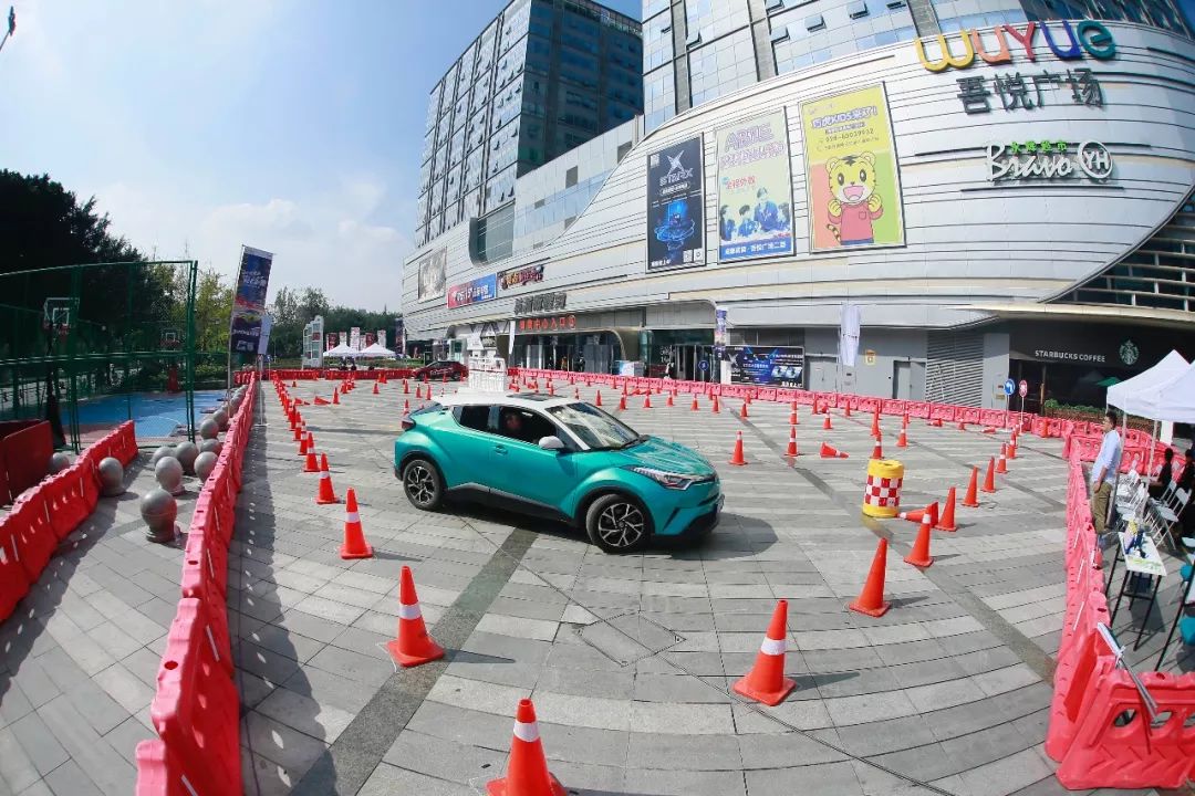 为了角逐最酷潮驾达人，他们都来参加了C-HR全国城市追逐赛