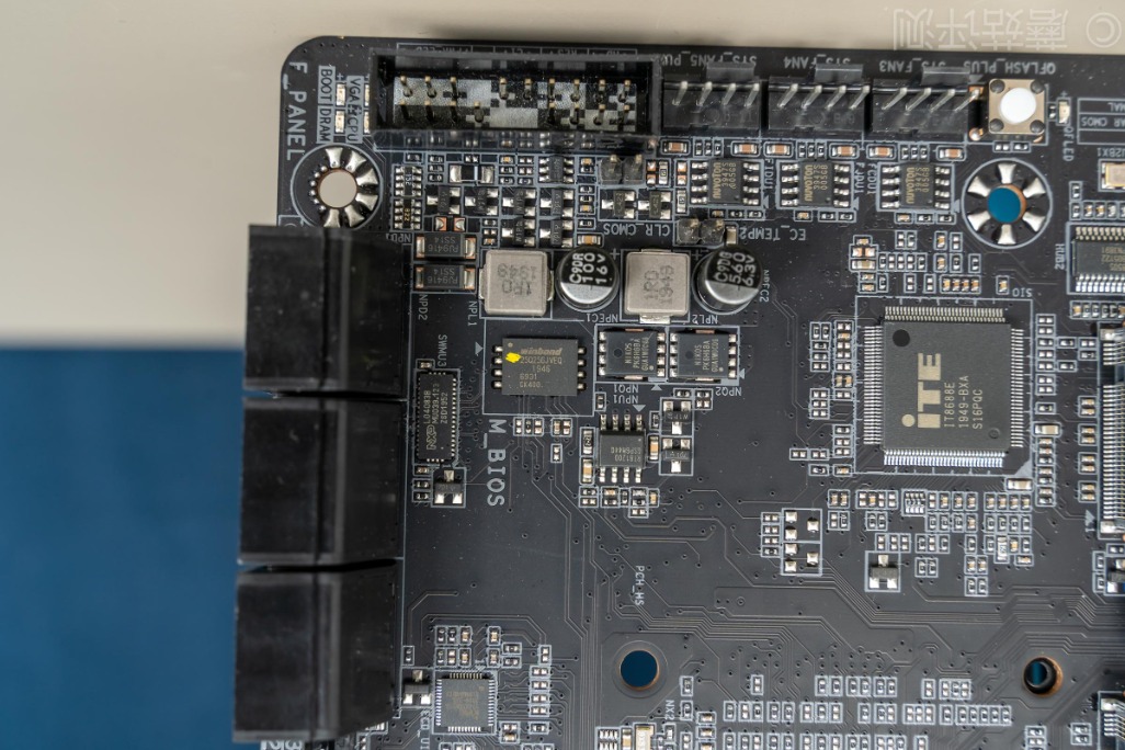 技嘉z490aorusproax主板多大,技嘉z490aorusproax是超级雕吗