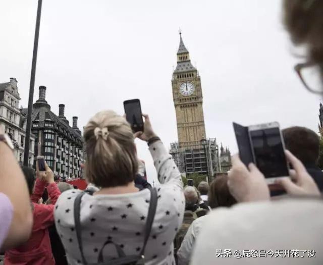 英国人嫌大本钟太脏，花5亿费4年大翻修，还要整成“蓝”色！