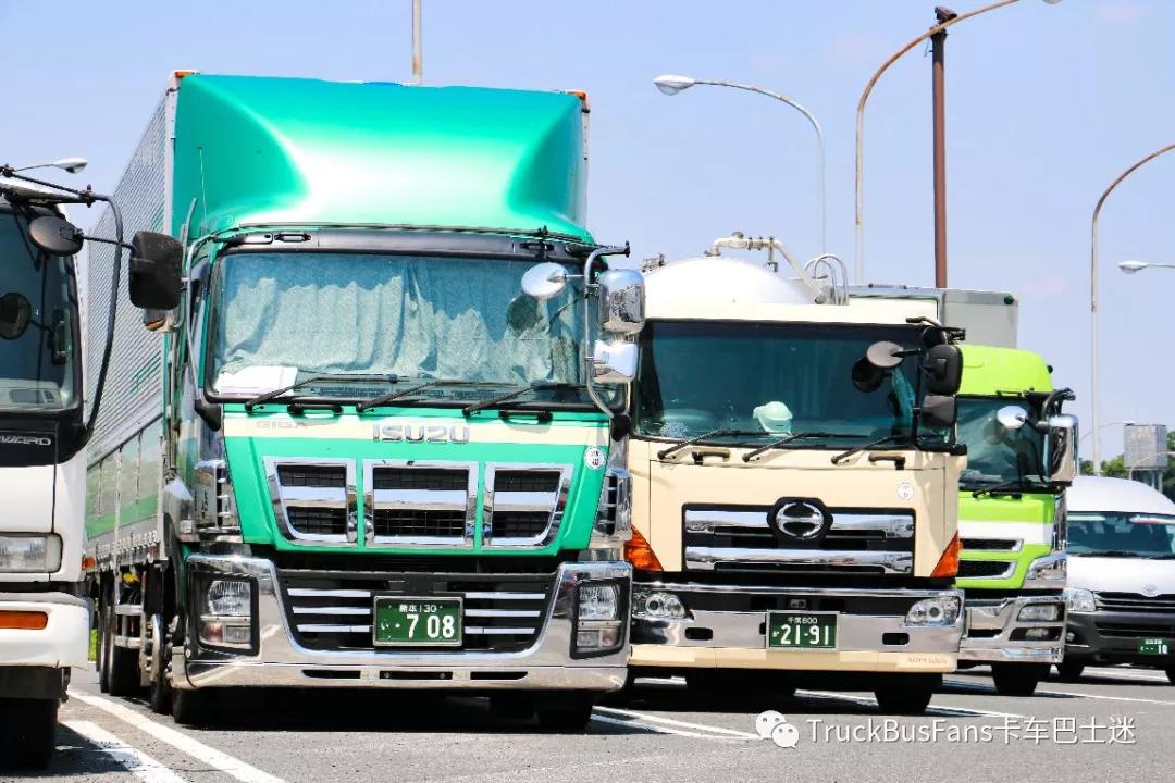 日本高速公路服务区随拍！卡车居然都这么帅