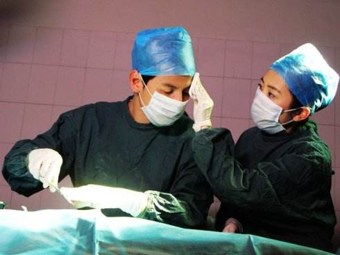 为什么手术室都很冷？“冰冷”的温度，会引起病人手术部位感染？