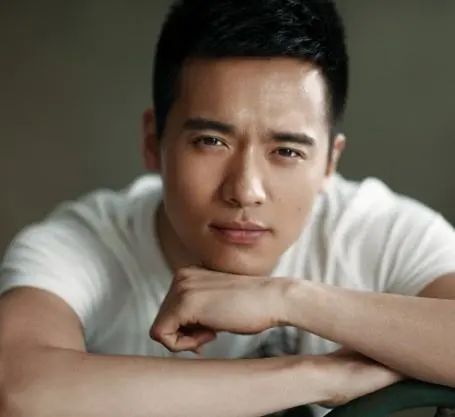 当红男星的沉浮记：深陷桃色泥沼，被困澳洲723天后妻离子散