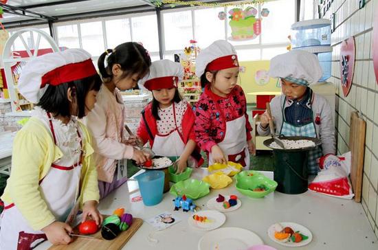 《爸爸6》萌娃哭喊想妈妈，理性面对分离焦虑，暖心游戏学起来