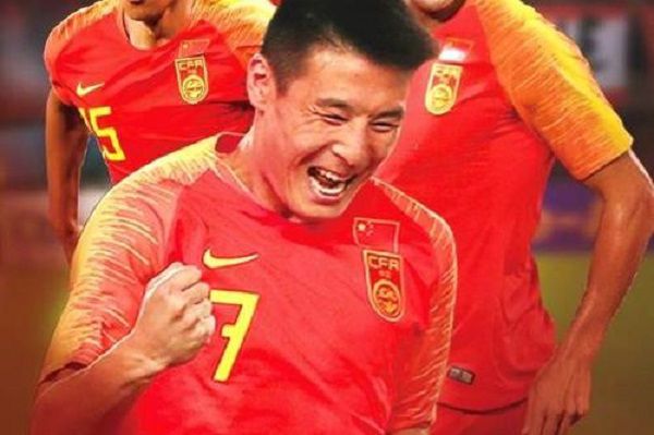 武磊发誓为中国足球贡献力量,曾拒在*旗国**上签名,他有颗爱国心