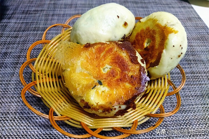 水煎包暄软不塌陷有诀窍,学会这几步,金黄有冰花,比卖的还好吃