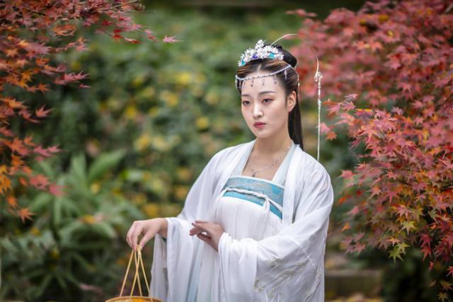 他写下“除却巫山不是云”的千古名句，看似情深，却辜负了情人