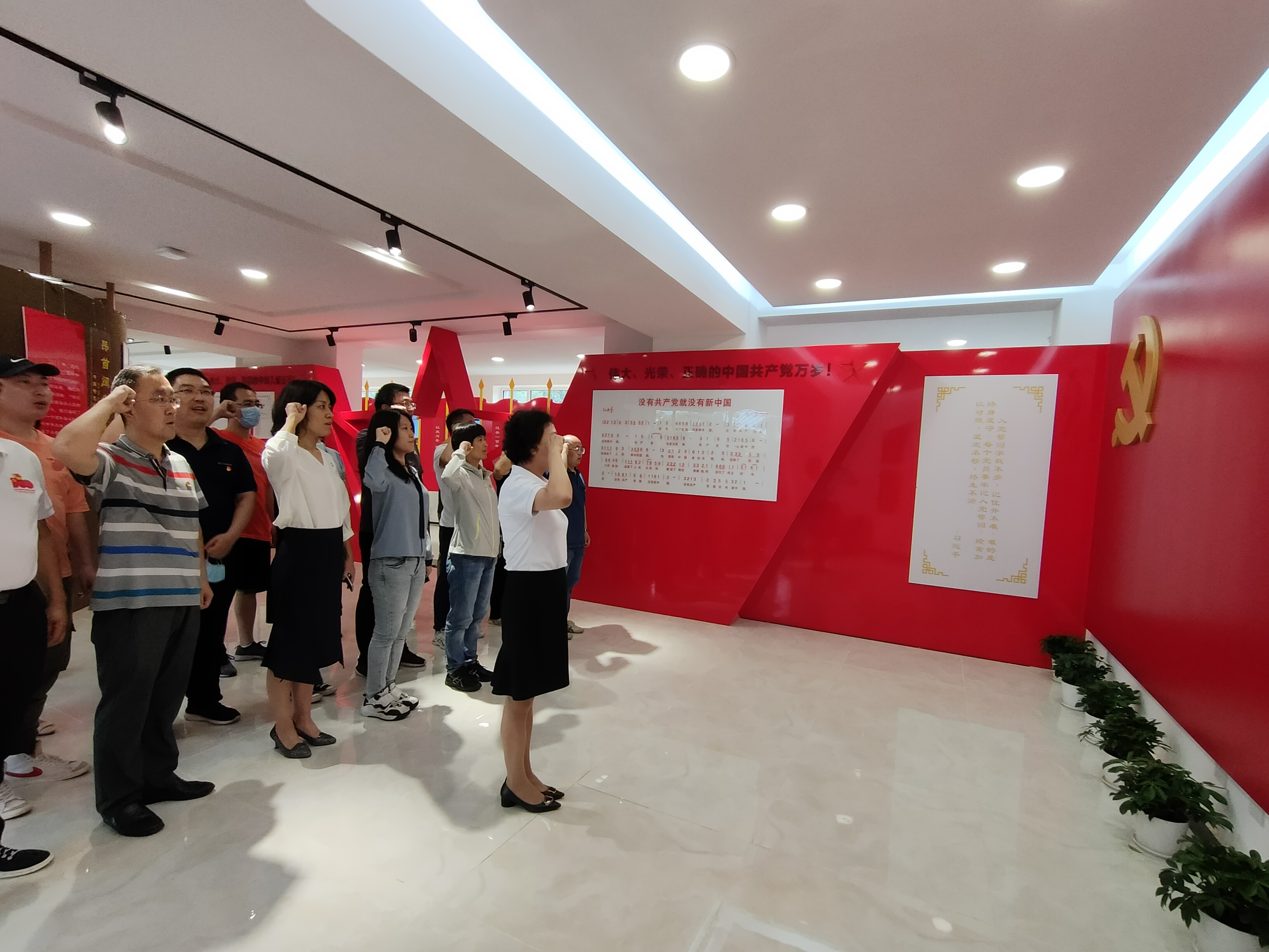 *党**员开展活动的红色阵地直接服务群众的重要渠道——东升镇马坊股份社*党**群服务中心投入使用