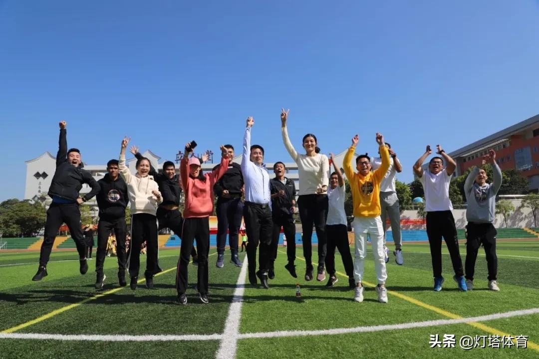 为什么对体育老师有偏见,不要对任何老师产生好感