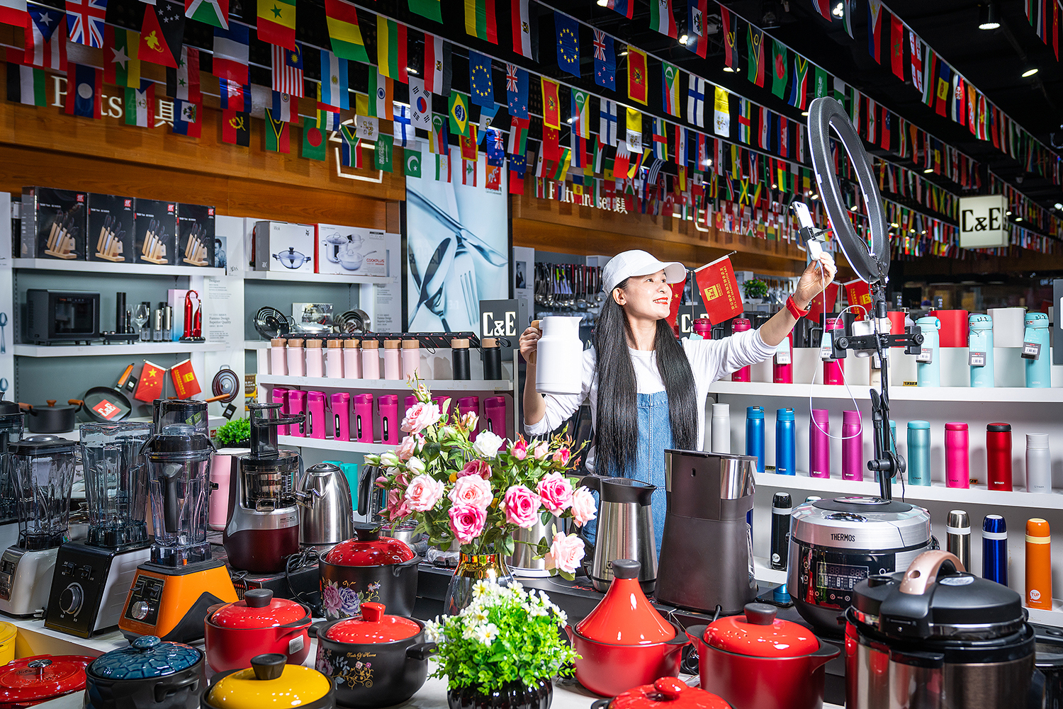 义乌老板娘年流水上千万“不务正业”玩直播