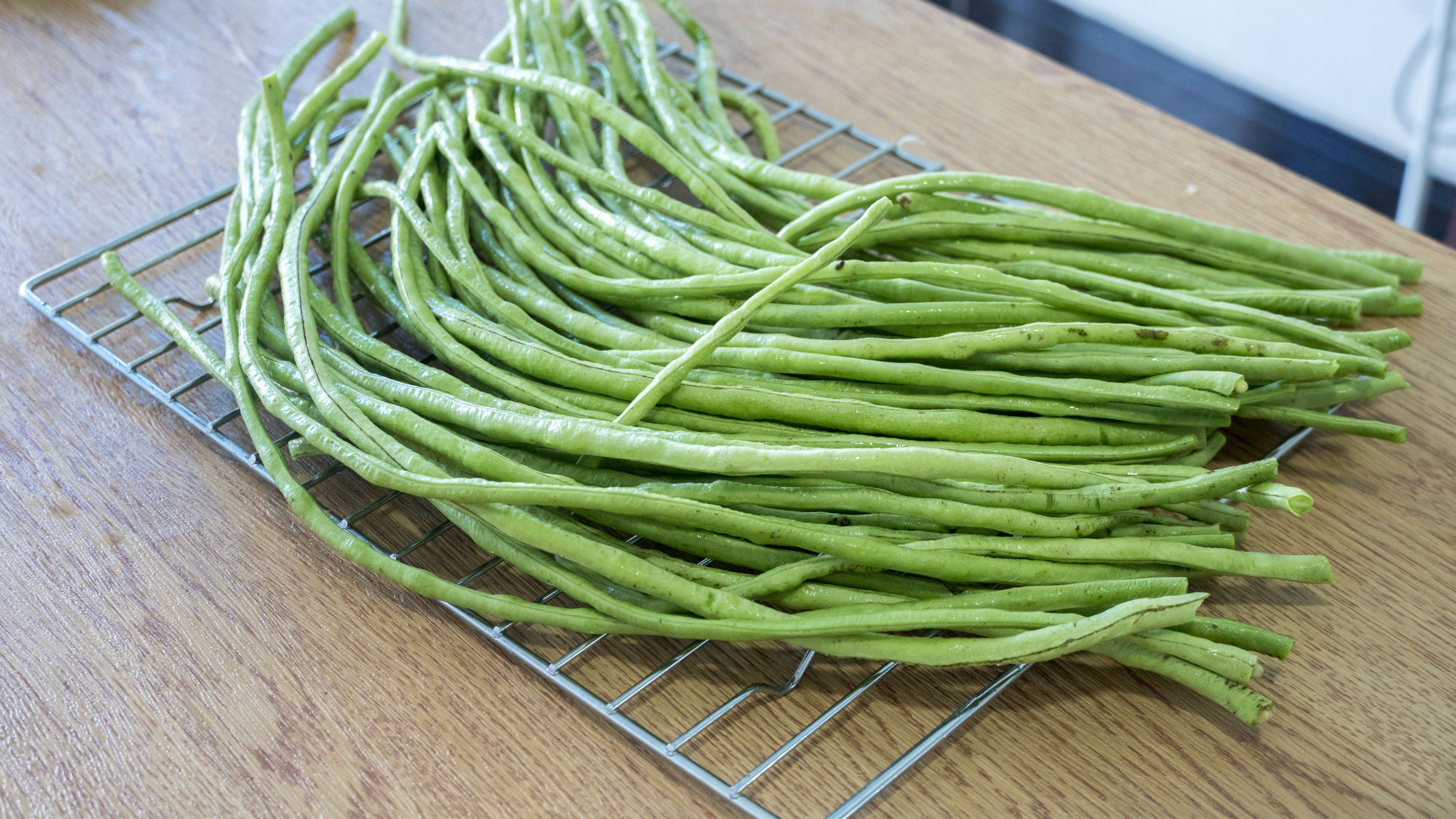 水瓶做酸豆角的方法,矿泉水瓶腌豆角的家常做法