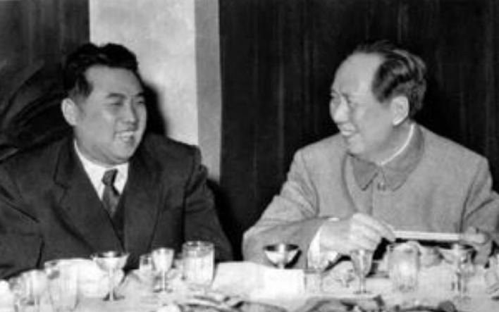 尼克松访华,假装说喜欢烟盒上熊猫图案,周恩来拍板:送两只真的