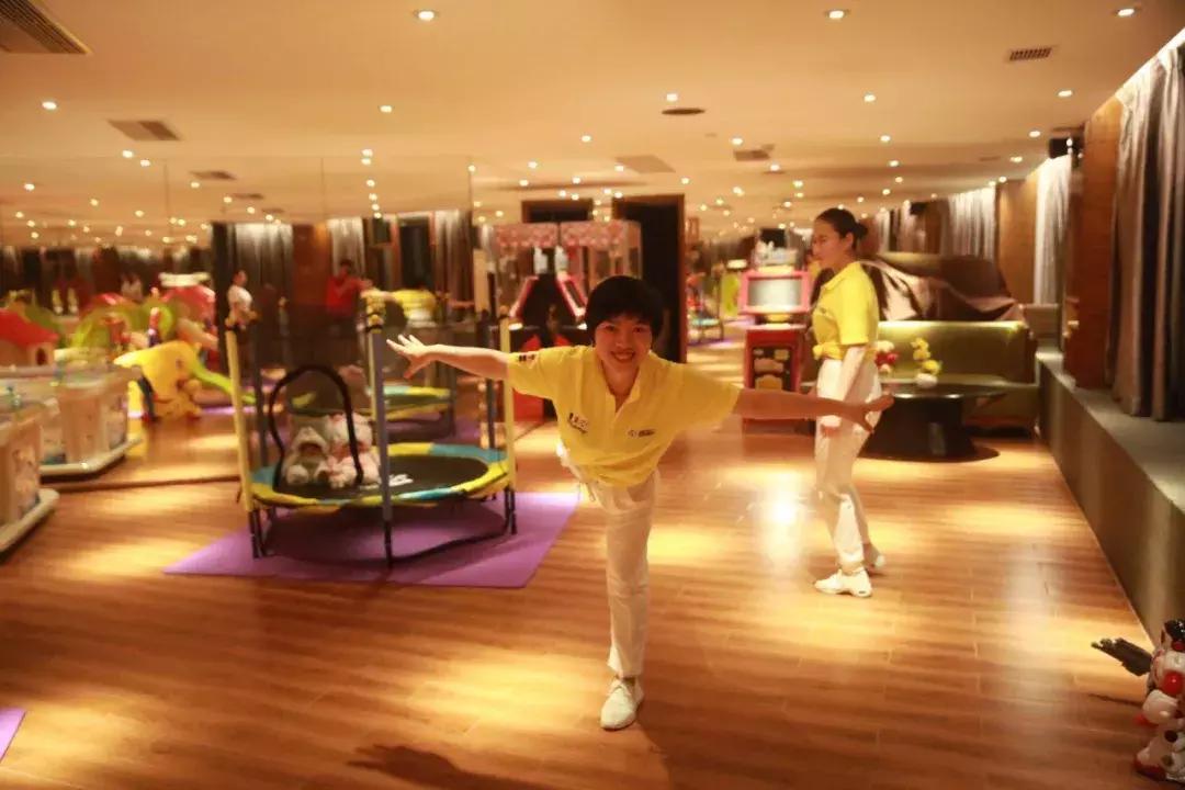 巨邦快乐集结号丨看见了，其中一艘游艇上，是我们的船长大舅哥