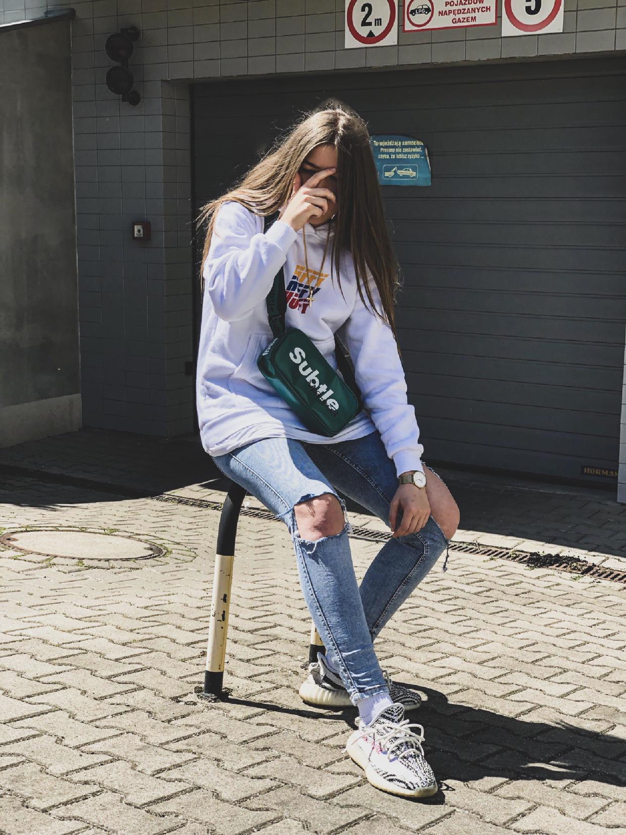 李斯丹妮同款subtle斜挎包,香港潮牌中性穿搭