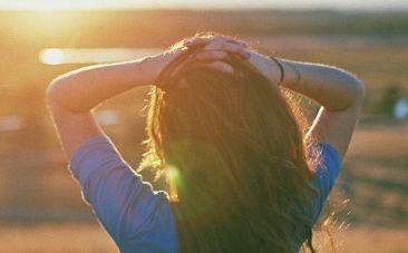 悲剧！12岁少女多次穿妈妈*裤内**，竟让她失去一侧输卵管