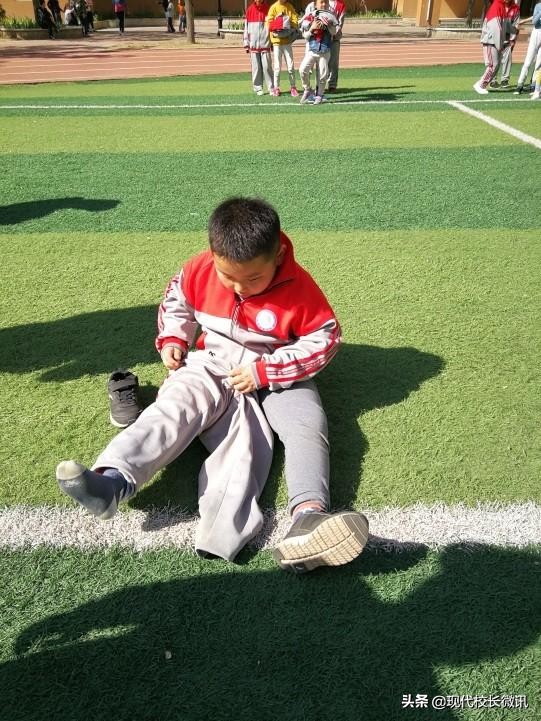 走向操场，“趣”跑步，“趣”踢球——尖草坪区恒大名都小学