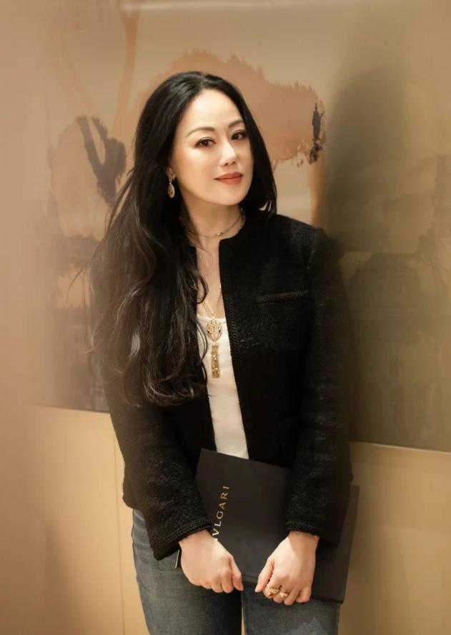 现在是章小蕙有钱还是钟镇涛有钱,钟镇涛和章小蕙到底欠多少钱