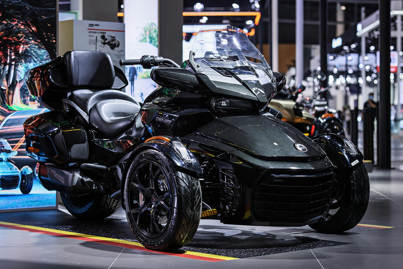 庞巴迪最新款倒三轮摩托车,brp庞巴迪三轮摩托车价格