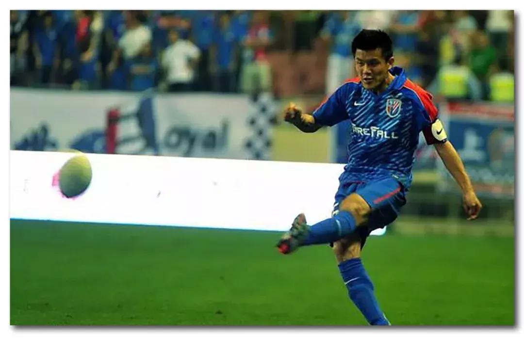 足球场为什么球员要吐口水,足球场上为什么球员乱吐痰