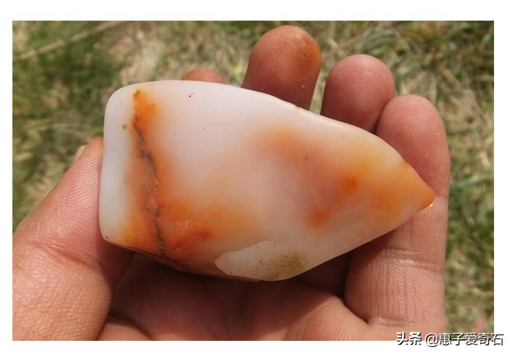 疆内观赏石,高价成交顶级带洞奇石