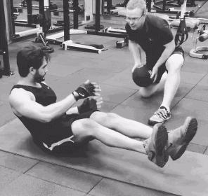 健身肌肉男穿衣搭配图片,肌肉男在健身穿衣搭配