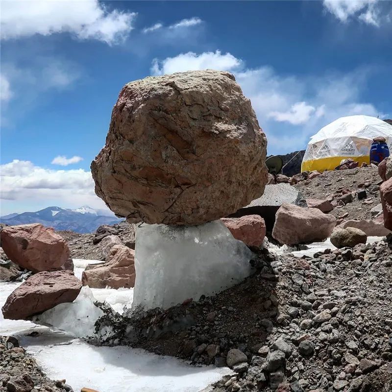 奇石怪桩,奇石怪岩