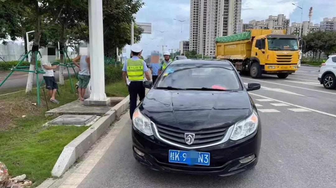 教练带学员超员,学员坐教练车没系安全带罚谁
