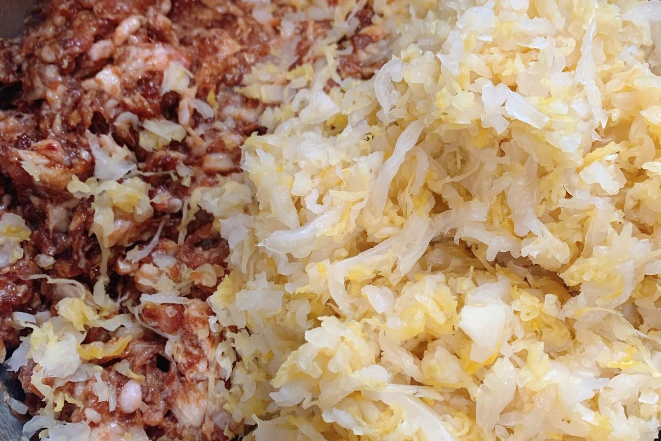 酸菜饺子调馅方法小视频,酸菜饺子怎么调馅儿素的